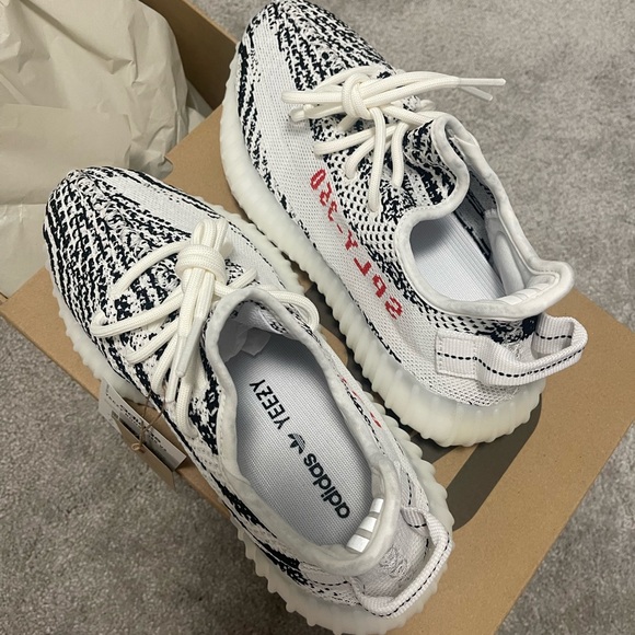 Adidas Yeezy Boost 350 V2 Zebra - Picture 4 of 5